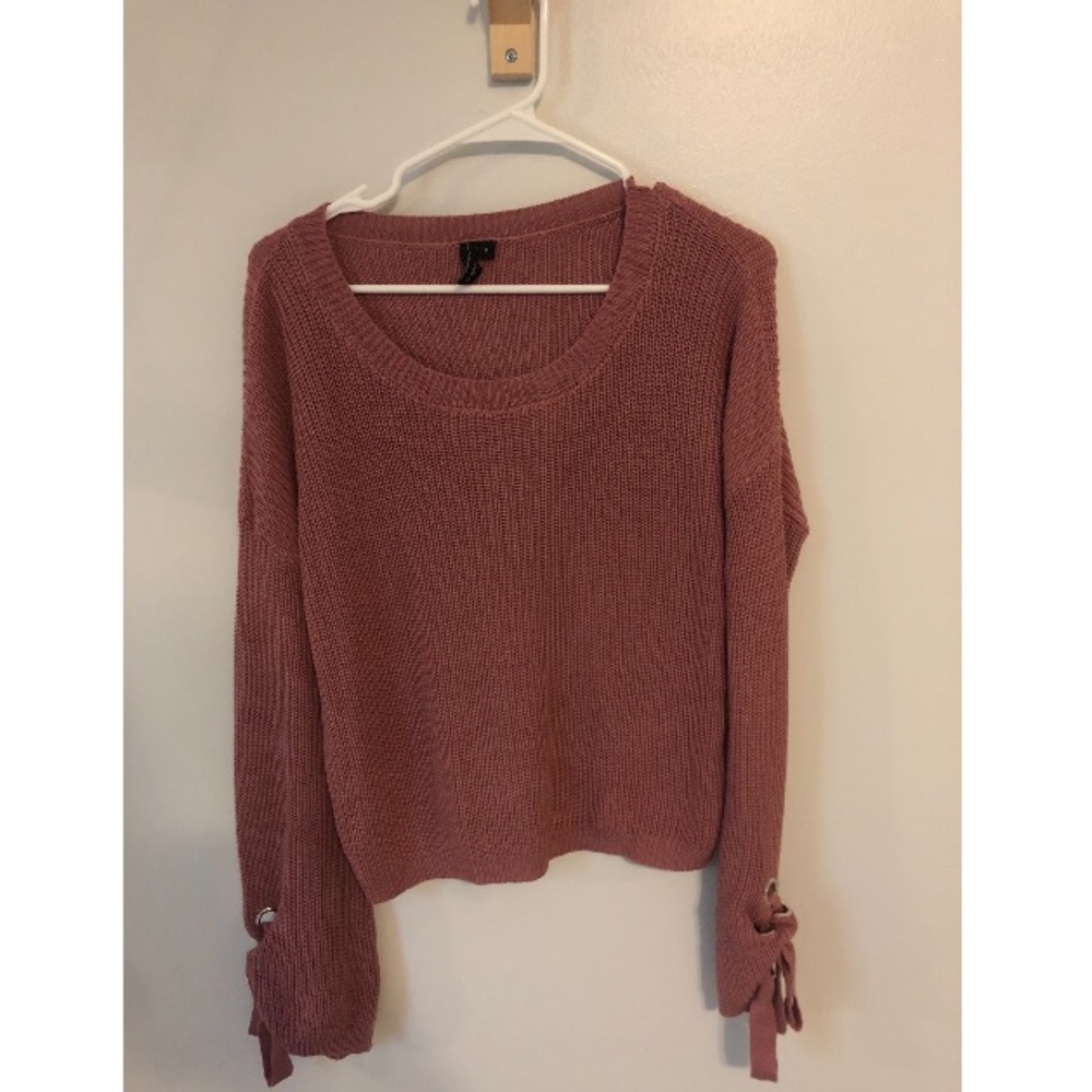 Pink sweatshirt with tie on sleeves